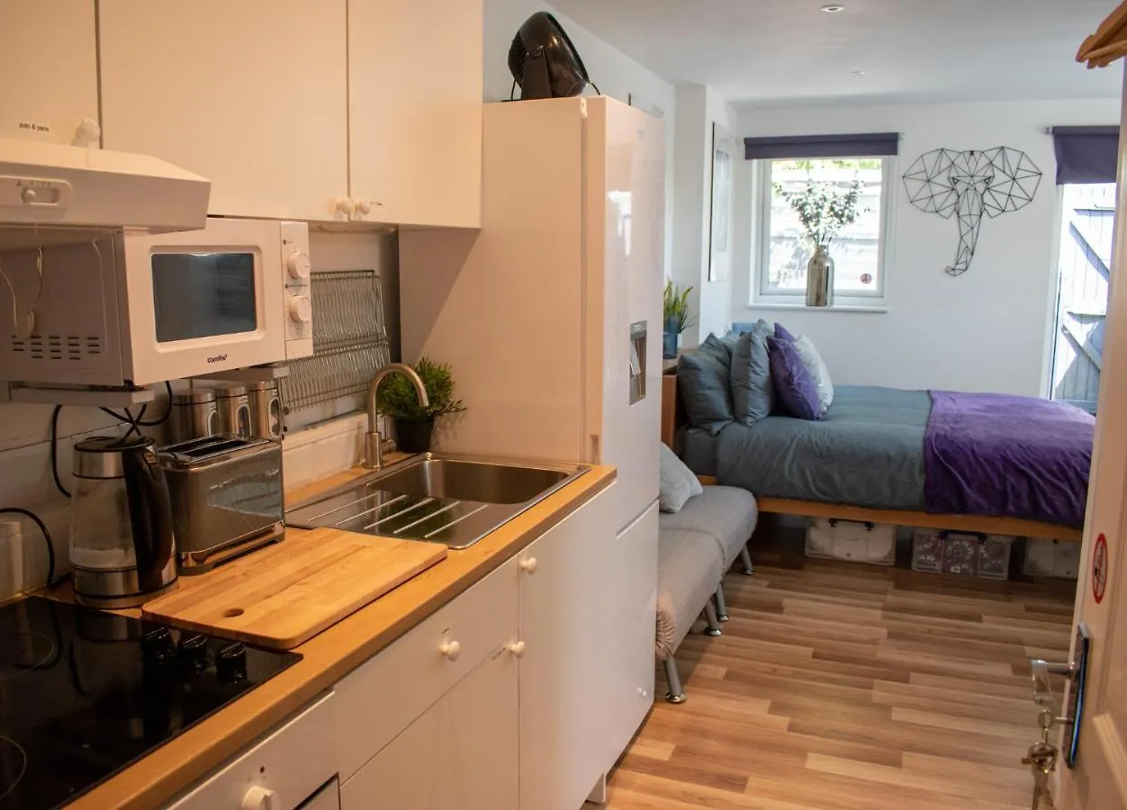 Apartamento 121 Studio - Central Studio Apartment, Terrace & Full Kitchen - Airport & Train Shuttle Bishop's Stortford