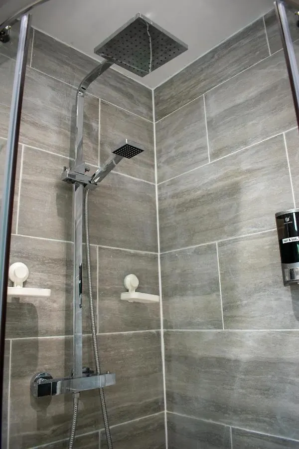 121 Studio - Central Studio Apartment, Terrace & Full Kitchen - Airport & Train Shuttle Bishop's Stortford 0*,