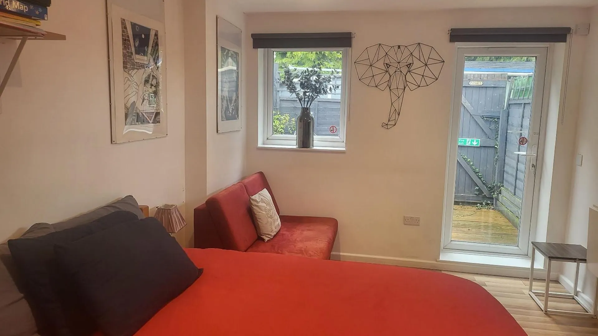 Apartamento 121 Studio - Central Studio Apartment, Terrace & Full Kitchen - Airport & Train Shuttle Bishop's Stortford